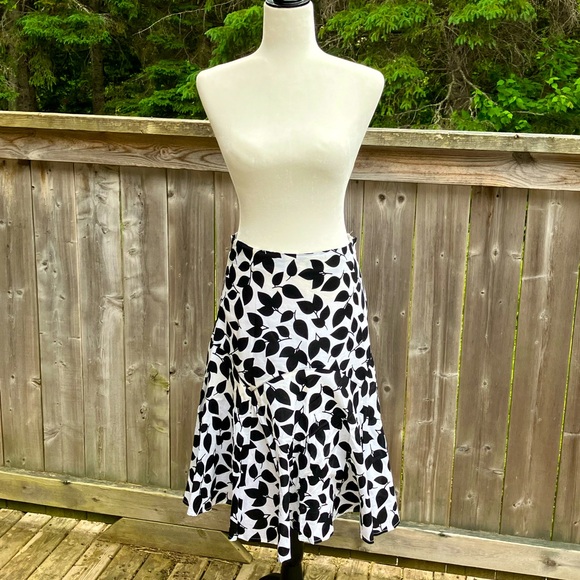Y2K White Skirt with Black Leaves Designed - Picture 2 of 7